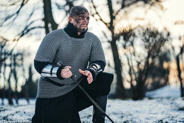 Medieval Warrior Chain Mail Armor Kneeling His Sword His Hand — Stock Photo, Image