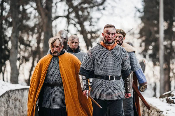 Foto Cavaleiros Armados Com Espadas Durante Guerra Emoções Malignas Guerreiro — Fotografia de Stock