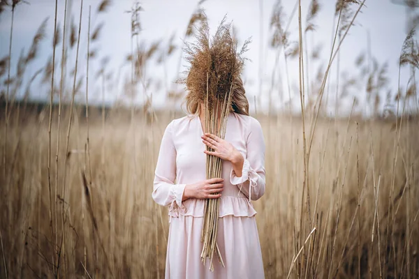 Photo Girl Long Blond Curly Hair Light Long Drees Standing — Stock Photo, Image