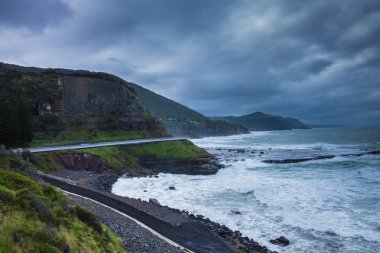 Sydney bölgesinin güneyindeki Sea Cliff köprüsü muhteşem manzaralar sunuyor