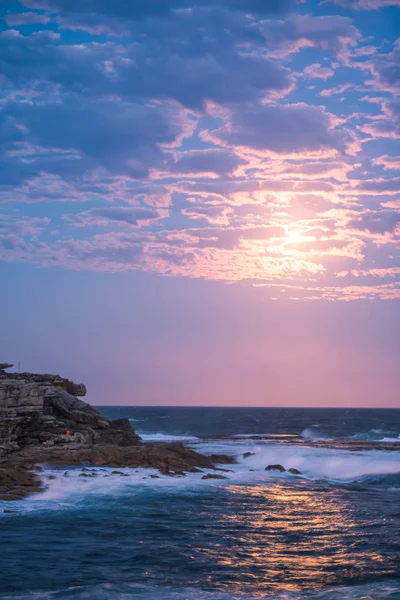 Лунный Свет Сияет Над Пляжем Кловелли Сидней Австралия — стоковое фото