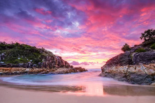 Espectacular Épico Amanecer Lleno Colores Que Rebotan Las Nubes Parque — Foto de Stock