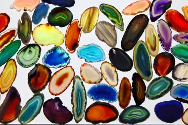 Çok renkli taş akik dilim