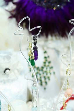 Çeşitli el yapımı küpe