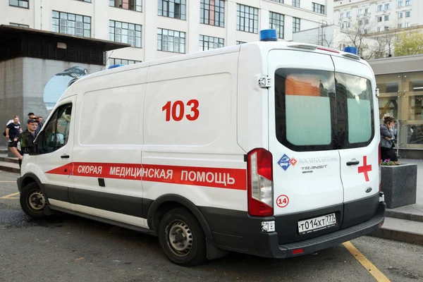An ambulance is parked on the street. Moscow. 15.08.2019 — Stock Photo, Image