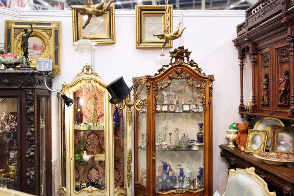 Vintage sideboards, dressers and interior items at the flea mark — 스톡 사진