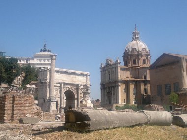 Veduta del Foro Romano (Chiesa dei Santi Luca e Martina; Arco di Settimio Severo; Curia Julia) e sullo sfondo veduta del Vittoriano