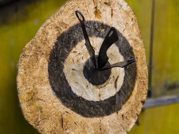 açık havada bıçak atma