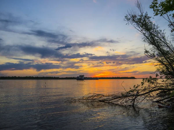 Pôr do sol de verão água — Fotografia de Stock