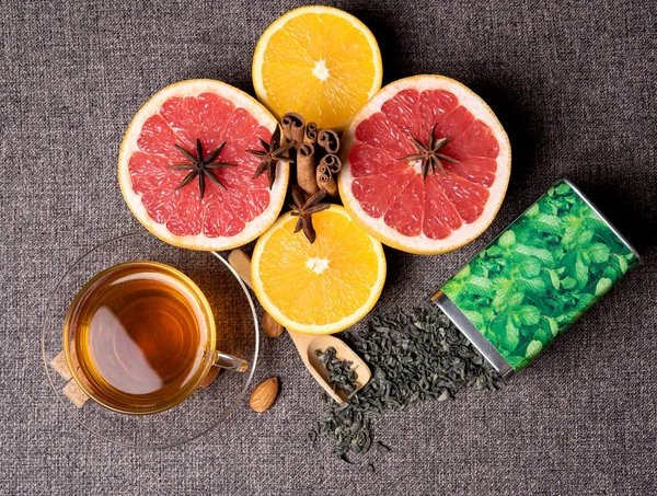 Tea with fresh citrus fruit — Stock Photo, Image