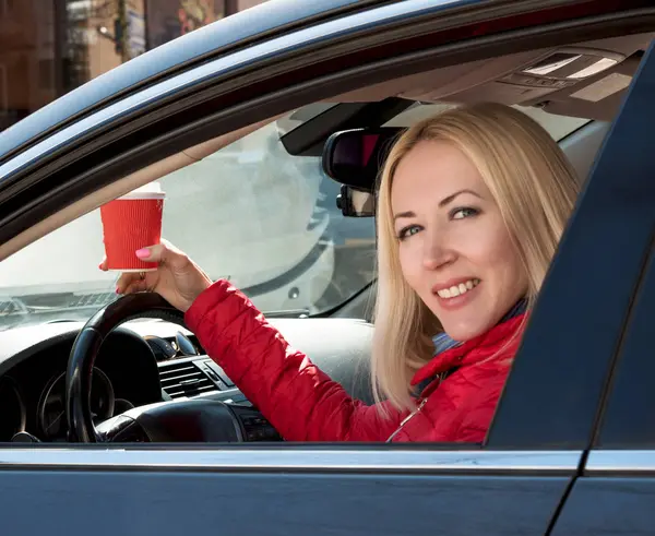 Chica Coche Con Café Fotos De Stock Sin Royalties Gratis