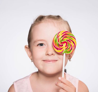 parlak karamel ile güzel kız 