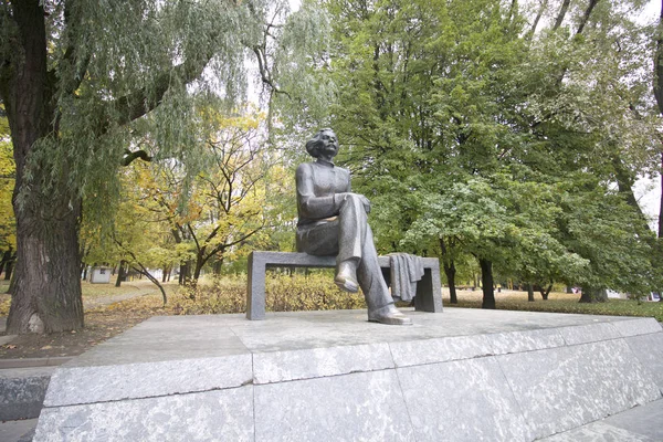 Monument to Maxim Gorky — Stock Photo, Image