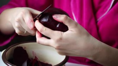 Sebze salatası salata sosu. Rus tarifleri. Pişirme aşamaları.