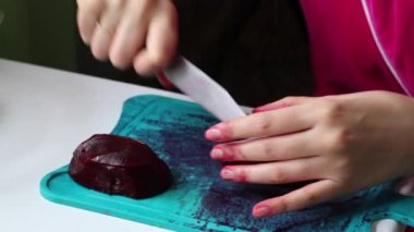 Sebze salatası. Rus tarifleri. Pişirme aşamaları.