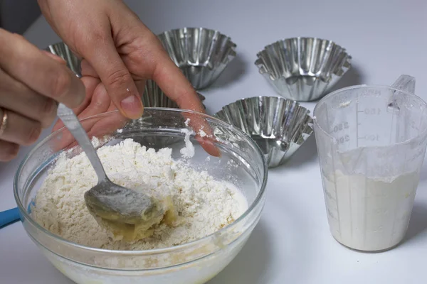 Memasak kue di rumah — Stok Foto