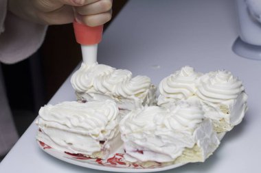 Ev yapımı kekler hazırlanması.