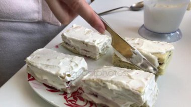 Ev yapımı kekler hazırlanması.