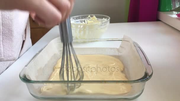 Preparación de pasteles caseros . — Vídeos de Stock