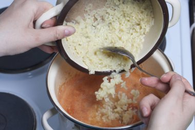 Domates çorbası hazırlanması.