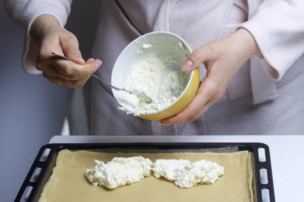 코 티 지 치즈, 애플 잼에서 먹거리와 파이. 준비의 단계. — 스톡 사진