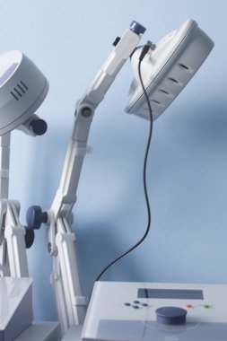 Tıbbi rehabilitasyon programı. Mikrodalga terapisi Oda. Tedavi ve rehabilitasyon önlemleri için aleti vardır.