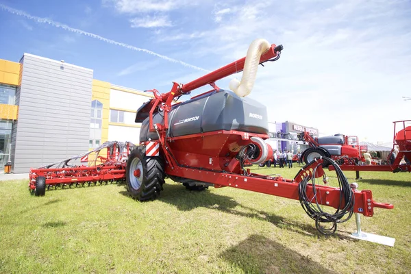 Minsk, Minskaya/Wit-Rusland - 08 juni 2017: 27 International gespecialiseerd tentoonstelling "Belagro - 2017" en de internationale gespecialiseerde tentoonstelling "Belferma - 2017" — Stockfoto