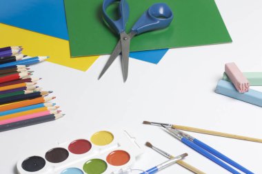 Yaratıcılık için okul aksesuarlar.