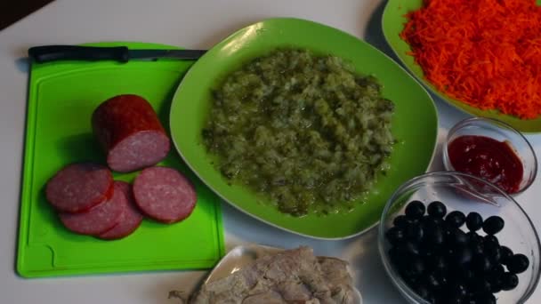 Çorba Saltwort Yemek Pişirmek Için Unsurlarıdır Masaya — Stok video