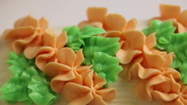 Sponge cake decorated with cream of different colors. — Stock Video