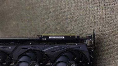 Minsk, Belarus - 25 Kasım 2019: Oyun bilgisayarı montajı için bir bileşen. Video kartı Rog Strix Geforce Gtx 1660 Ti Gelişmiş Sürüm 6gb. Ram Hyperx Fury 8gb Ddr4 Ram. Samsung 860 Evo 500gb S