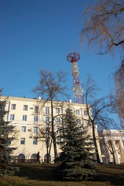 MINSK, BELARUS, 3 JANVIER 2019, Minsk TV Tower, bureaux de rédaction des chaînes de télévision biélorusses ONT et STV — Photo