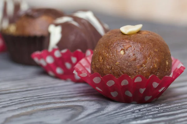 Torta Patate Cioccolato Guarnito Con Noce Gocce Cioccolato Cosparso Sullo — Foto Stock