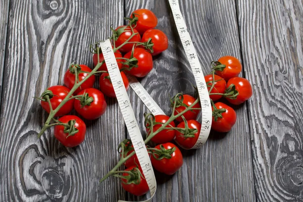 Tomatklasar Nära Mätbandet Borstade Tavlor Symbol För World Diet Day — Stockfoto