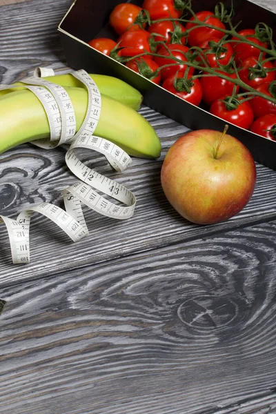 Bananer Inslagna Måttband Äppeltomater Borstade Tavlor Symbol För World Diet — Stockfoto