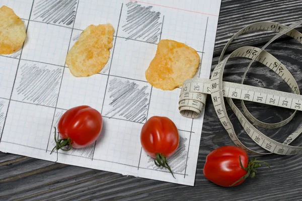 Entwürfe Partei Entwürfe Von Tomaten Und Chips Ein Schachbrett Wird — Stockfoto