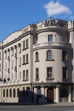 MINSK, BELARUS - 27 Nisan 2020: Beyaz Rusya Cumhuriyeti İçişleri Bakanlığı silah dolaşımı için izin sistemi. İllüstrasyon Editörü.