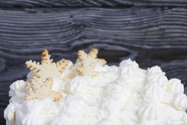 Bolo Decorado Com Creme Leite Topo Decoração Forma Flocos Neve — Fotografia de Stock