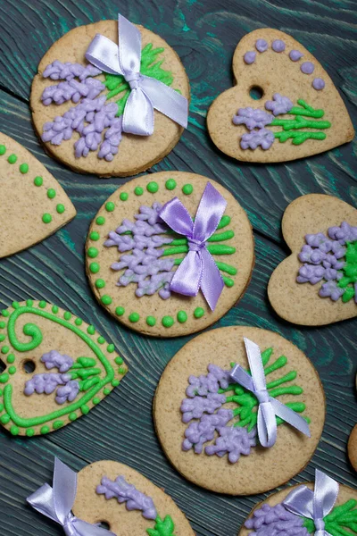 Gingerbread Cookies Decorated Glaze Some Ribbons Tied Bow Gingerbread Cookies — Stock Photo, Image