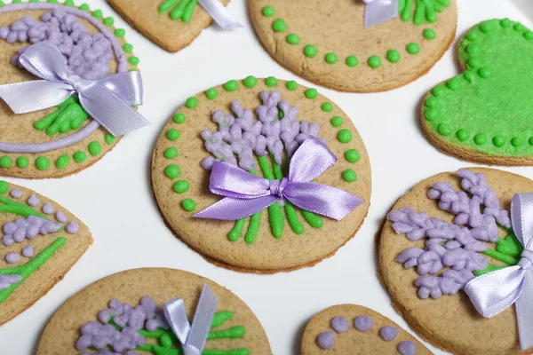 Gingerbread Cookies Decorated Glaze Some Ribbons Tied Bow Gingerbread Cookies — Stock Photo, Image