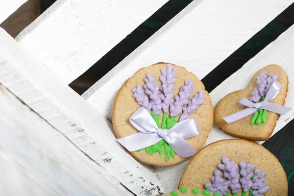 Gingerbread Cookies Decorated Glaze Some Ribbons Tied Bow Lie White — Stock Photo, Image