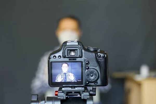 Blogger Protective Mask Takes Pictures Himself Camera Focus His Camera — Stock Photo, Image