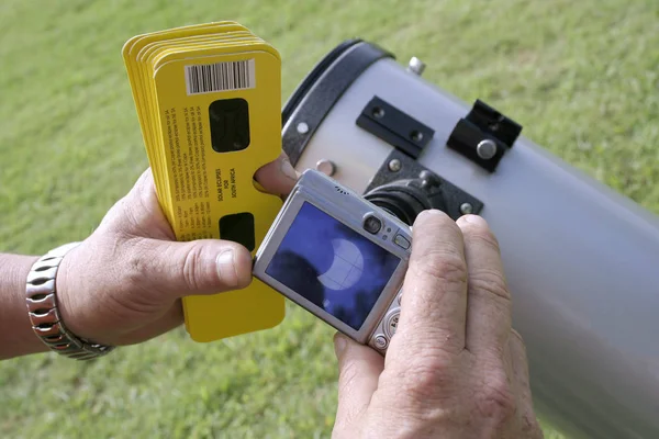 Photographing a partial solar eclipse