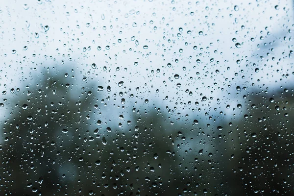 Капли на окно, мокрое стекло — стоковое фото