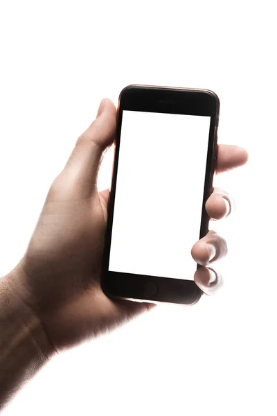 Ręka trzyma smartphone, pusty ekran na białym tle — Zdjęcie stockowe