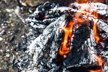 Duman ile yanan günlük