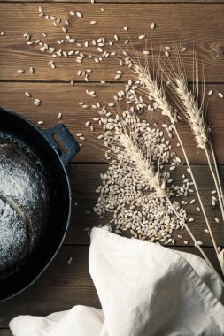 yuvarlak bir tava ekmek