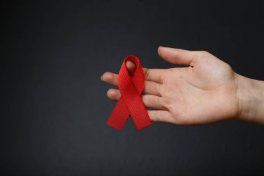 Ellerde, HIV AIDS şerit