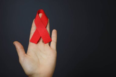 Ellerde, HIV AIDS şerit