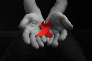 Ellerde, HIV AIDS şerit